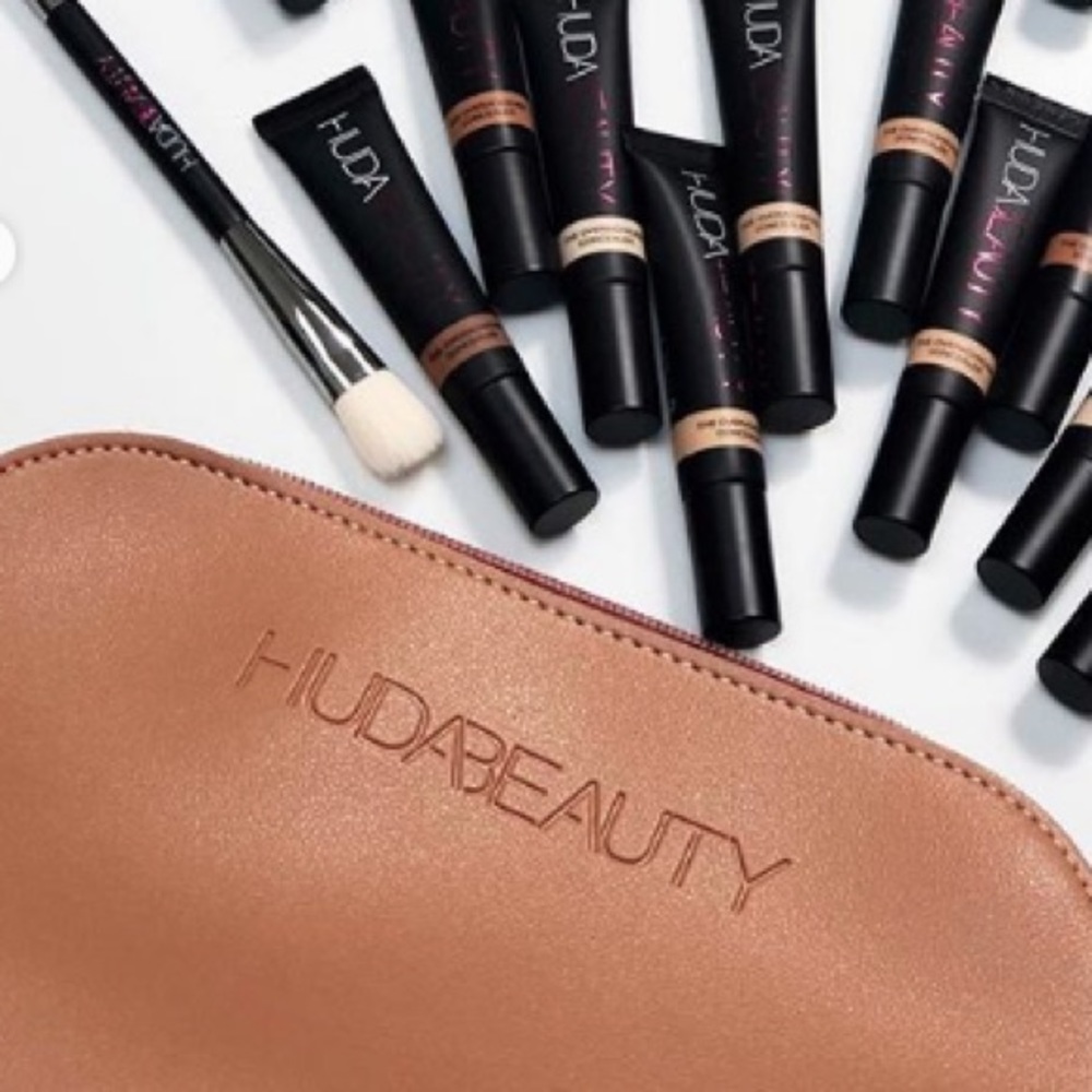 Huda Beauty Overachiever Concealer PR makeup bag - Picture 2 of 2
